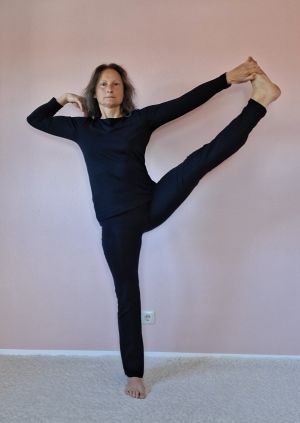 Anantasana, stehende Variation.jpg